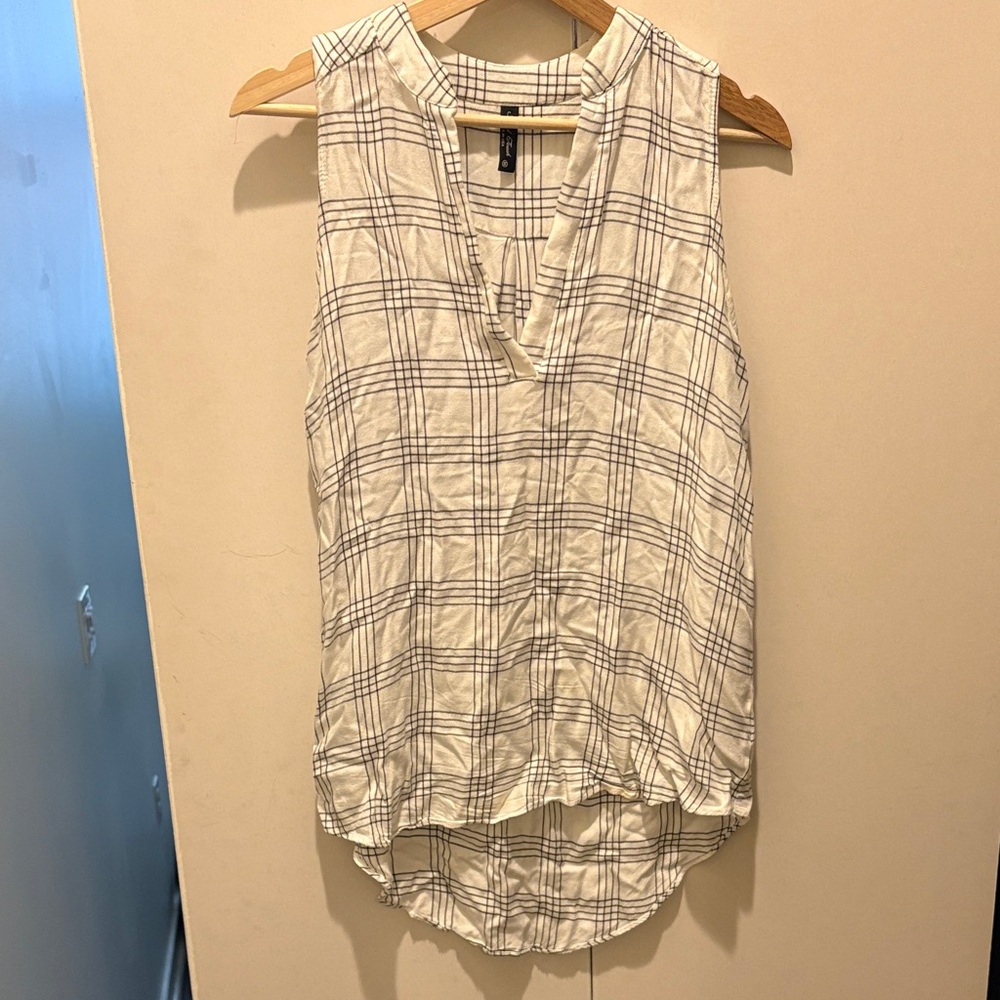 Final Touch White and Gray Plaid Sleeveless Blouse